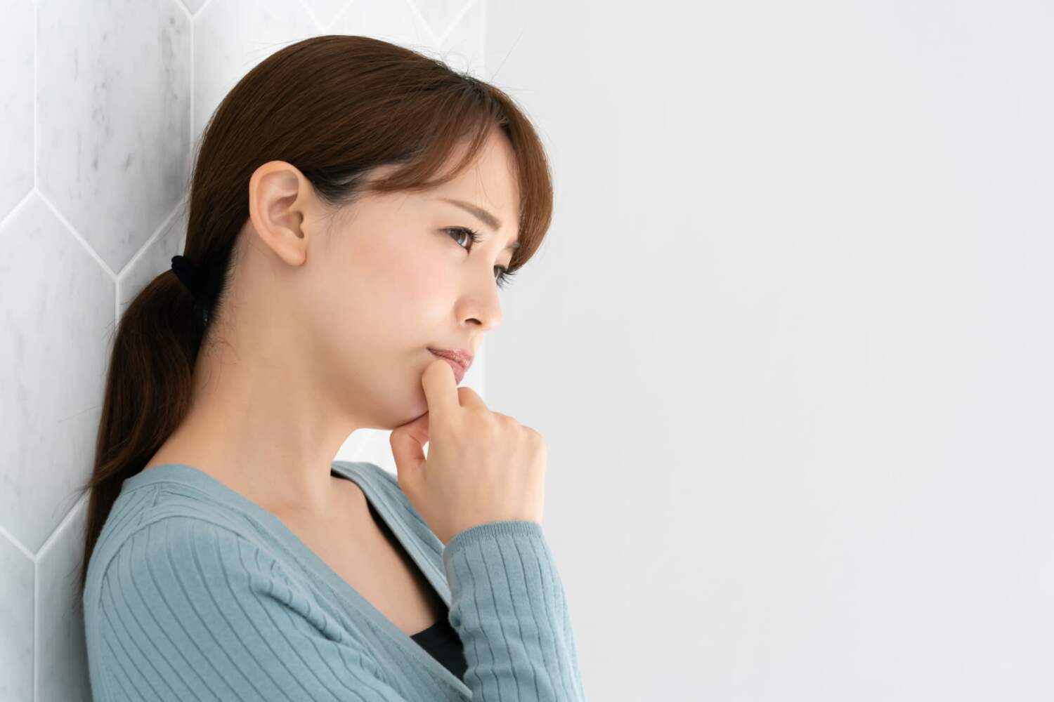 アフターピルは空腹時に飲んでいいのか考える女性