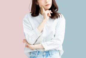 低用量ピルとアフターピルの違いを考える女性